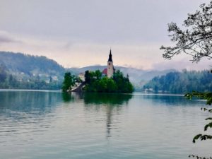 lago di bled vicino al lago di bohinj in slovenia