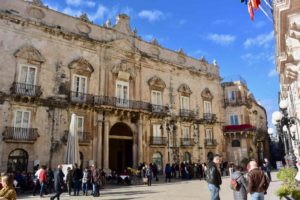 cosa vedere a siracusa la piazza duomo