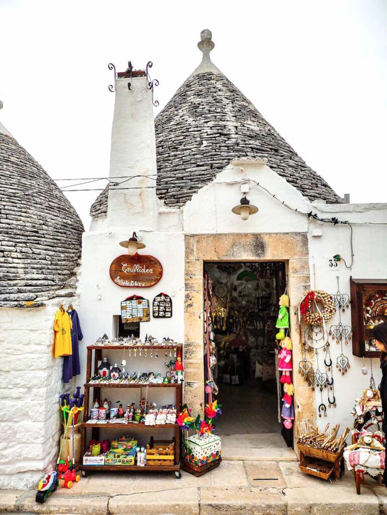 trulli di alberobello in puglia